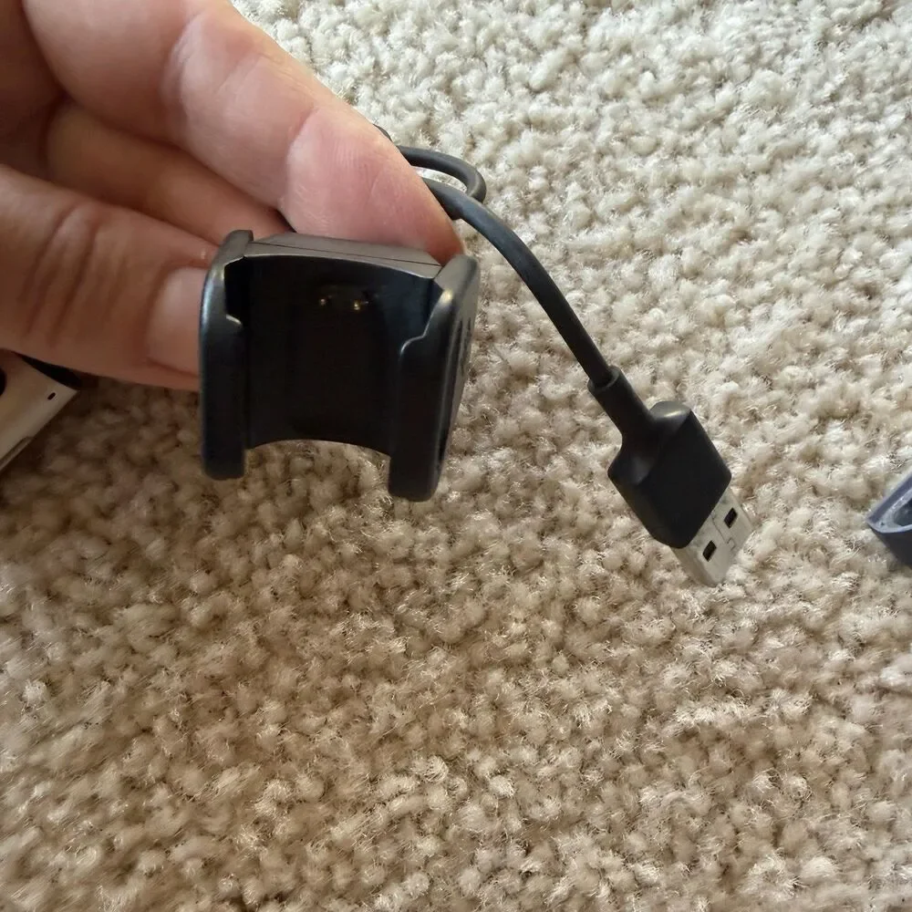 Fitbit Charge 3 For Repair/Parts Plus Working Charger & 8 Nice Bands S/M